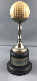 Memorabilia - Commemorative Golf Ball, Hole-in-one - Eric McCutchan 1951, 04/10/1951