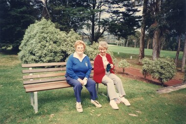 Photograph, Faye Lamb, Lady members Betty Butterworth and Pam Whight at Heidelberg Golf Club, 1997