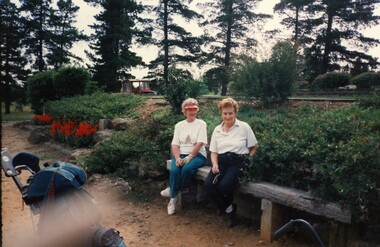 Photograph, Faye Lamb, Ladies on the 17th tee: Heidelberg Golf Club, 1997