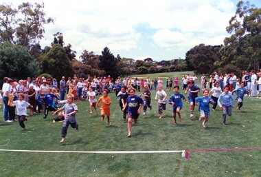 Photograph, Faye Lamb, Christmas picnics at Heidelberg Golf Club - Kids' footrace, 1990