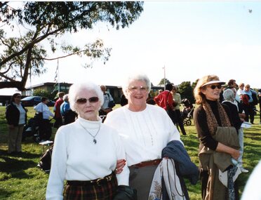 Photograph, Faye Lamb, Heidelberg Golf Club: Ladies' Pennant spectators 2002, 2002