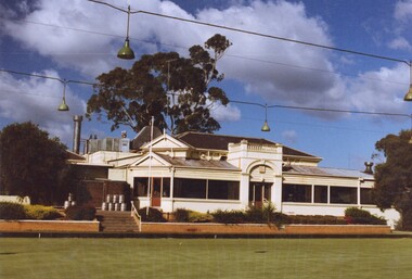 Photograph, Heidelberg Golf Club: Clubhouse renovations 1997-98 - Front of old clubhouse, 1997