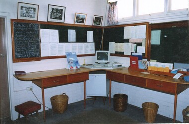 Photograph, Heidelberg Golf Club: Clubhouse renovations 1997-98 - Ladies' competition desk in locker room, 1997
