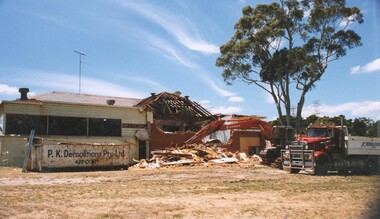 Photograph, Heidelberg Golf Club: Clubhouse renovations 1997-98 - demolition, 1997