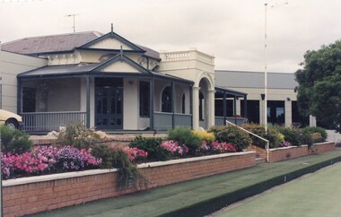 Photograph, Heidelberg Golf Club: Clubhouse renovations 1997-98 - Main entrance and garden from bowling green, 1997