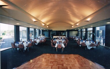 Photograph, Heidelberg Golf Club: Clubhouse renovations 1997-98 - Eaglemont Room and Members' Bar set up for business, 1997