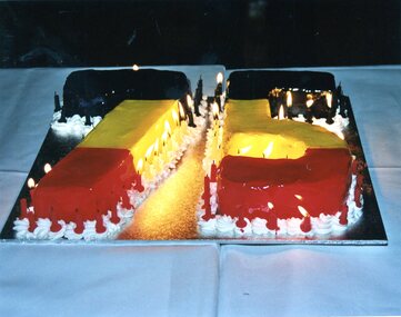 Photograph, Heidelberg Golf Club, Heidelberg Golf Club: 75th anniversary dinner - the anniversary cake, 16/08/2003
