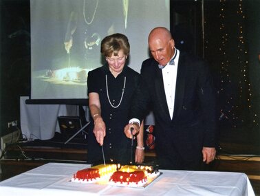 Photograph, Heidelberg Golf Club, Heidelberg Golf Club: 75th anniversary dinner - Cutting the anniversary cake, 16/08/2003