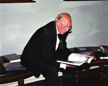 Photograph, Heidelberg Golf Club, Heidelberg Golf Club: 75th anniversary dinner - members at dinner, 16/08/2003
