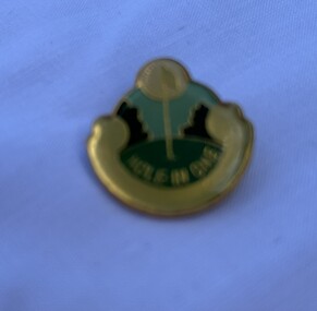 Decorative object - Badge, Cash's, Hole in one badge, 1980c