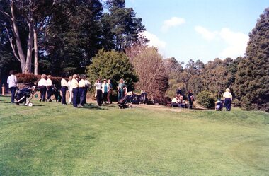 Photograph, Heidelberg Golf Club, Teams between 16th green and 17th hole 2001, 2001