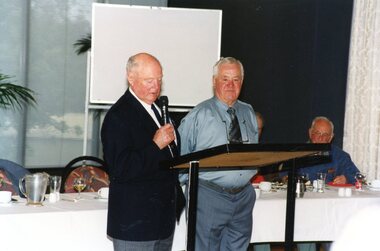 Photograph, Heidelberg Golf Club, R&B presentation lunch 2000: Vic McGavin, 2000