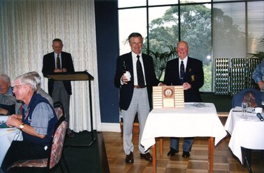 Photograph, Heidelberg Golf Club, R&B presentation lunch 2000: presentation of Wally Bennett trophy, 2000