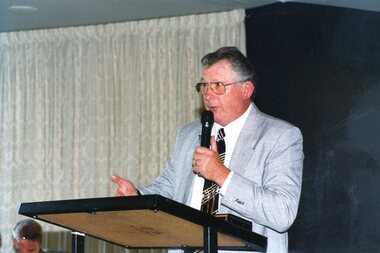 Photograph, Heidelberg Golf Club, John Murray at Heidelberg Golf Club, 2000c
