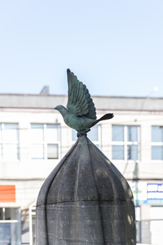 A bronze bird