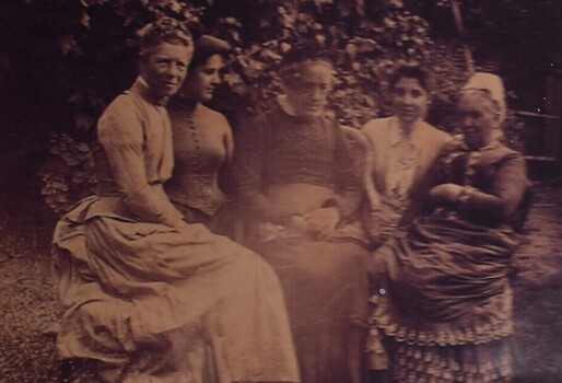 Members of the Hastie's family gathered around Mrs. Jane Hastie in the centre.
