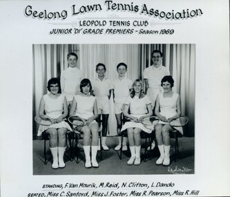 Group of tennis players, some holding racquets