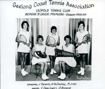 Group of tennis players, some holding racquets