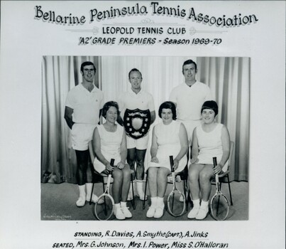 Group of tennis players, some holding racquets