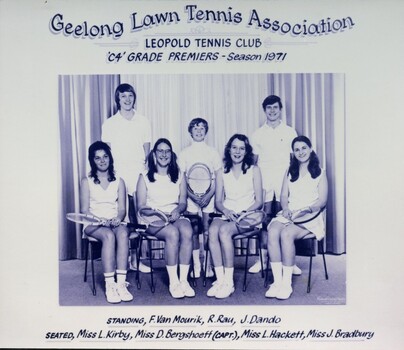 Group of tennis players holding racquets.