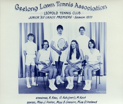 Group of tennis players holding racquets.