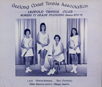 Group of tennis players holding racquets.