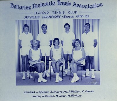 Group of tennis players holding racquets.