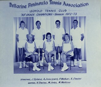 Group of tennis players holding racquets.