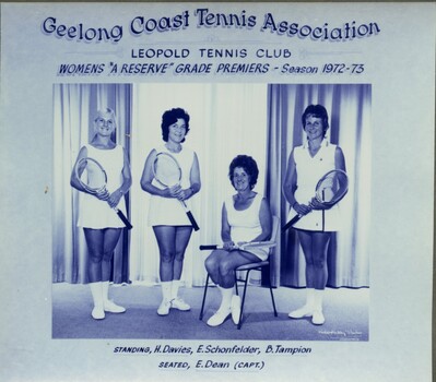 Group of tennis players holding racquets.
