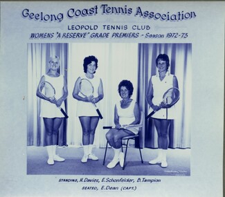 Group of tennis players holding racquets.