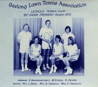 Group of tennis players holding racquets.