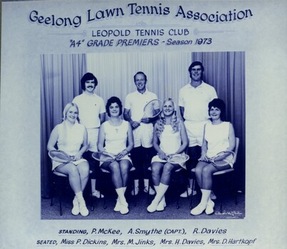 Group of tennis players holding racquets.