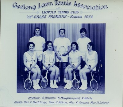 Group of tennis players holding racquets.