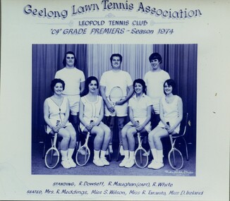 Group of tennis players holding racquets.