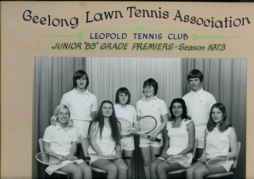 Group of tennis players holding racquets.
