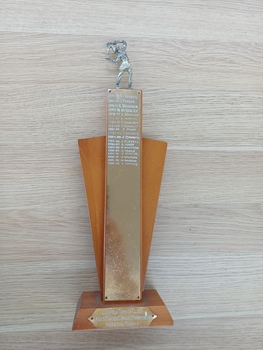Wooden column with wings and tennis player on top