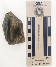 Non-translucent glass shard