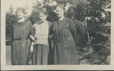 Photograph - Dollman family photo, 1920s