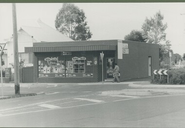 Photograph - Barrow Street, Brunswick, Roslyn King, 1984