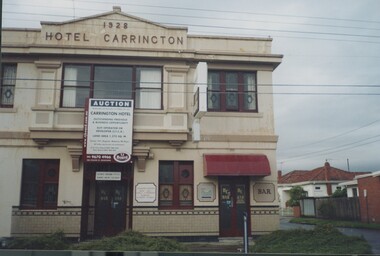 Photograph - Carrington Hotel, Brunswick West, Laurie Cunningham, 2001