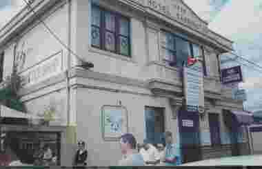 Photograph - Carrington Hotel, Brunswick West, Laurie Cunningham, 2001