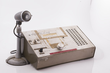 Base station radio with handset, Mid 1980s