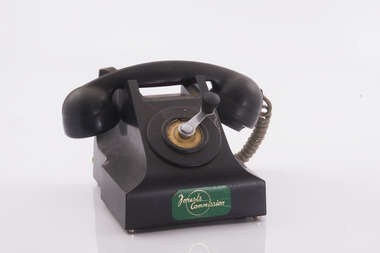 400 series 'Bakelite' magneto table telephone PMG