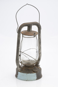 Kerosene lantern