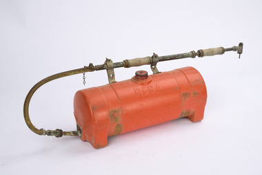 Rega fire knapsack for use with bulldozer