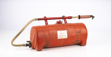 Rega fire knapsack for use with bulldozer