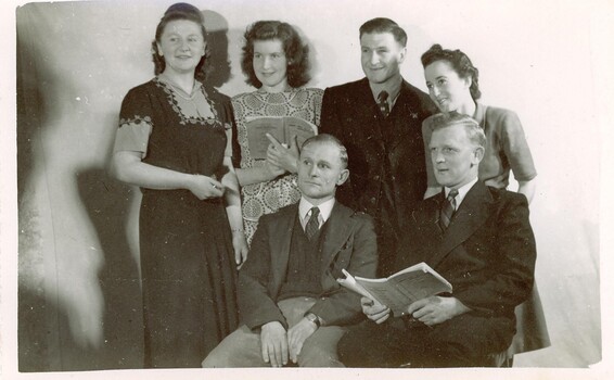 Cast members of 1947 "Baa Baa Black Sheep" including Bob Stuchbery, Eric Thorpe and Harold Salmon. 