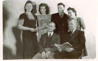 Cast members of 1947 "Baa Baa Black Sheep" including Bob Stuchbery, Eric Thorpe and Harold Salmon. 