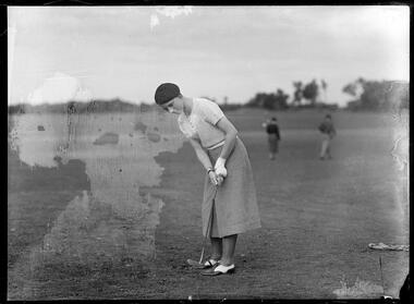 Photograph, Bull, Hugh Jones, 1897-1993, Miss Jessie Anderson with bandaged wrist