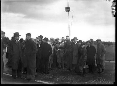 Photograph, Bull, Hugh Jones, 1897-1993, 3AW portable transmitter at Royal Melbourne Golf Links, 1933